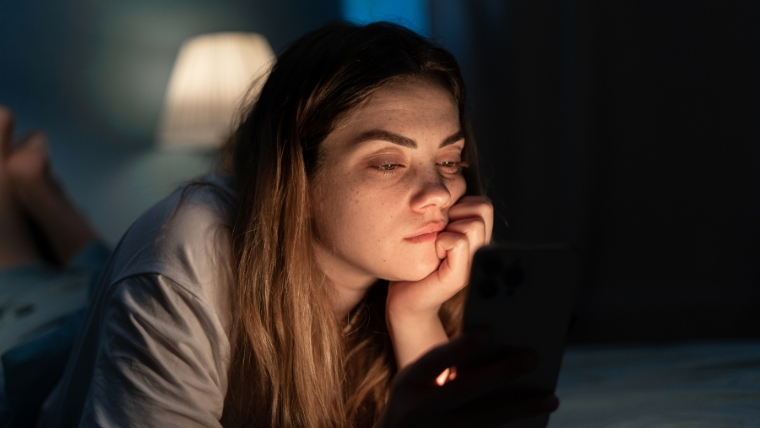 Anxiety, FOMO, and Digital Overload Disrupt Mental Peace